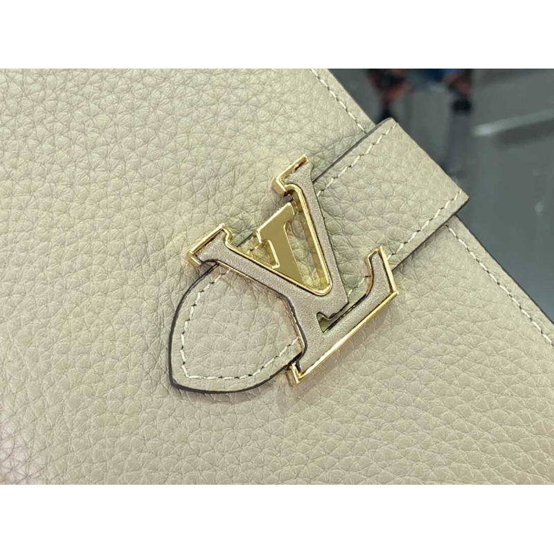 l**is V*t*n lv vertical compact wallet grey