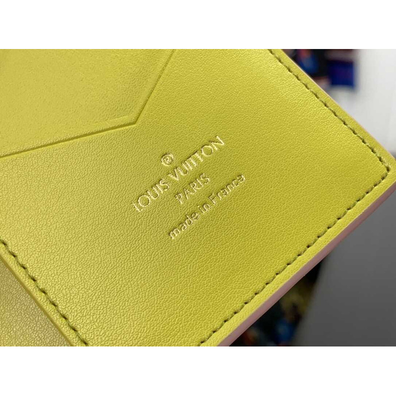 l**is V*t*n lv vertical compact wallet pink