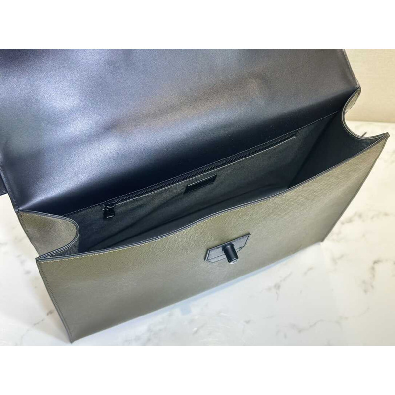 l**is V*t*n robusto briefcase monogram taiga brown&green