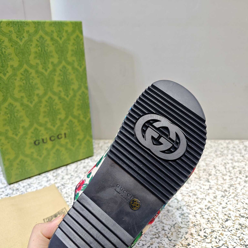 G*u*i floral loafer white and multi colors