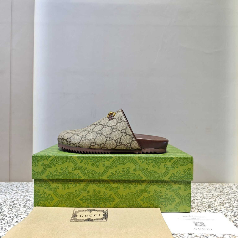 g*u*i gg S*p*e horesbit slippers beige