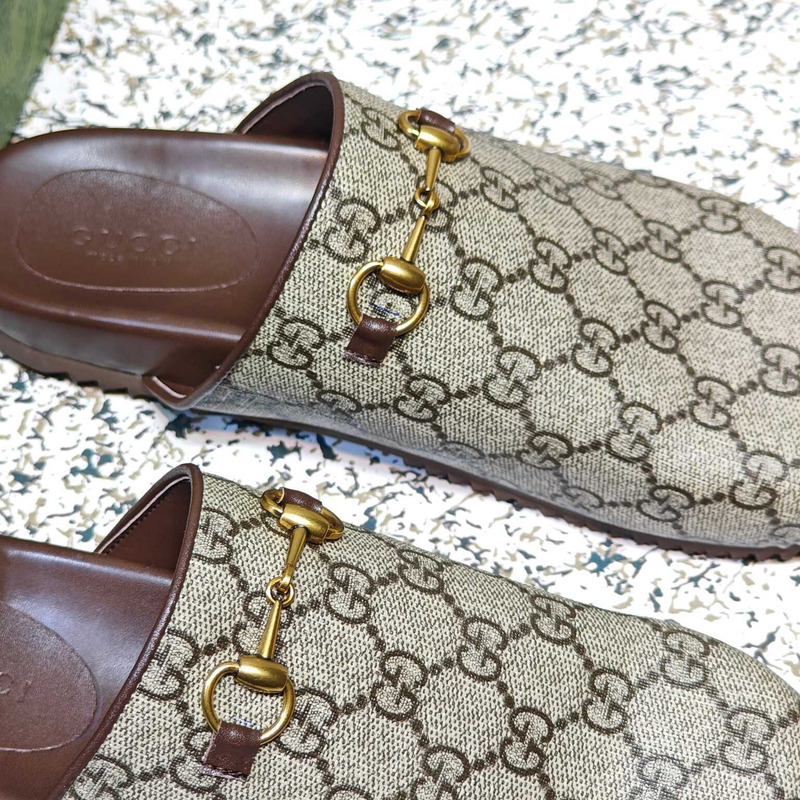 g*u*i gg S*p*e horesbit slippers beige