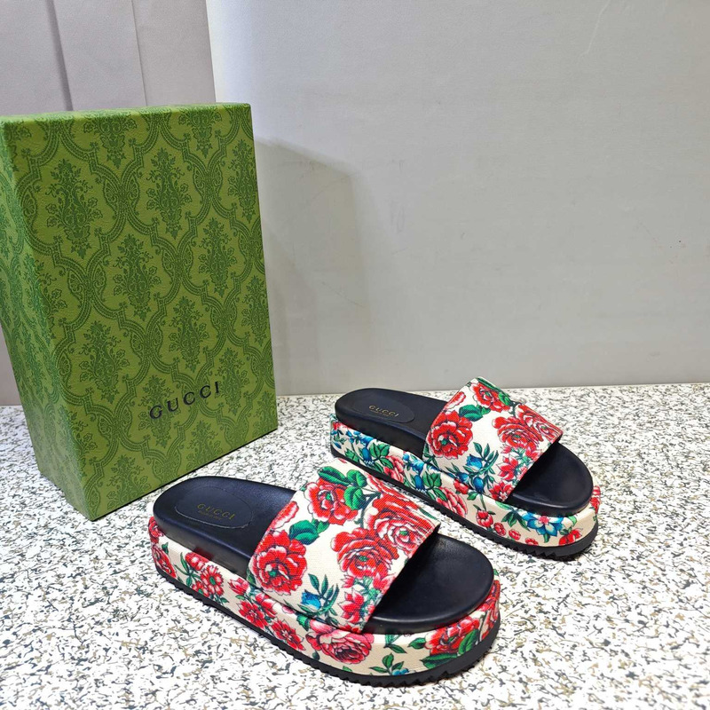 G*u*i platform slippers floral beige and multi colors