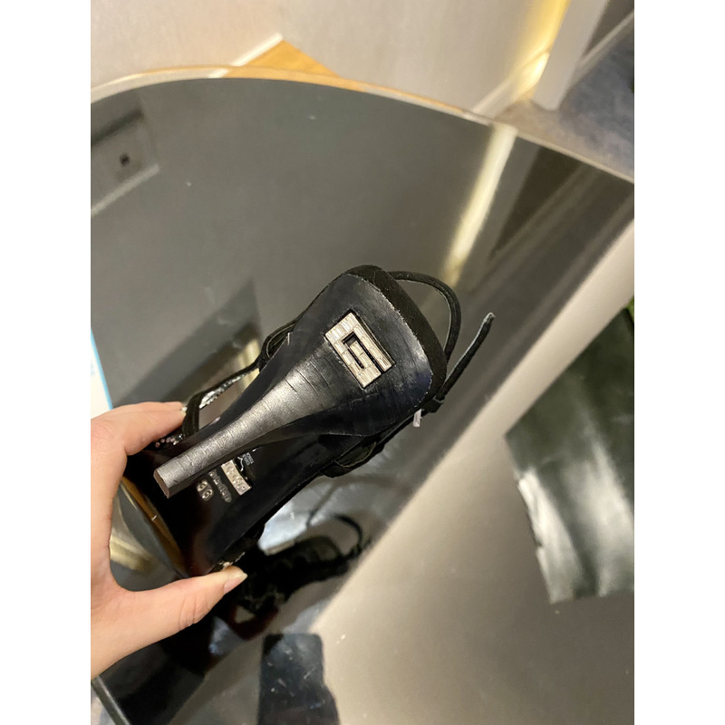 G*u*i black silver pattern heels