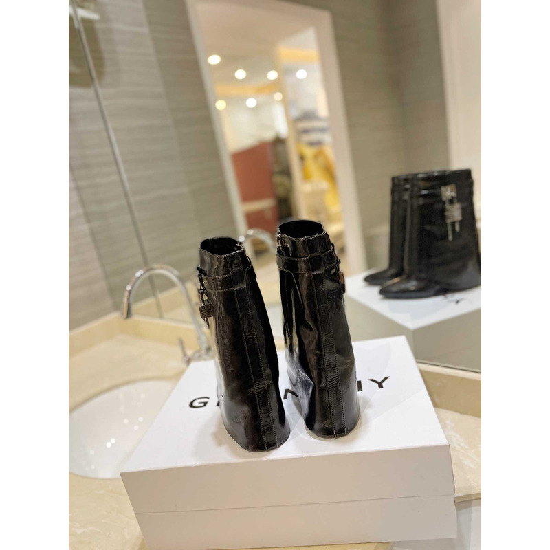 Givenchy Shark Lock Leather Ankle Boots Black