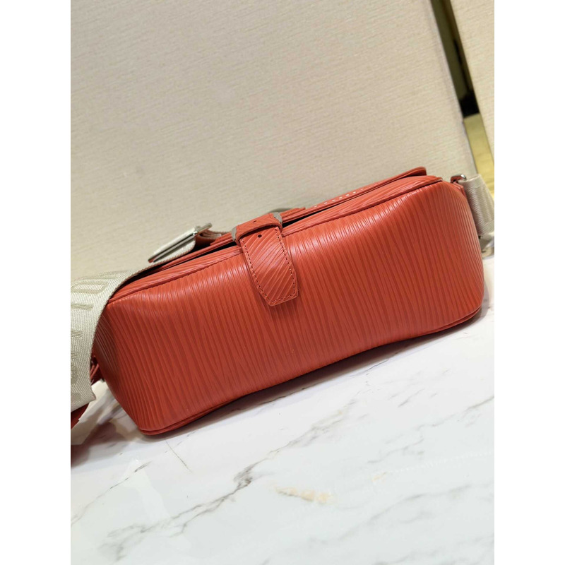 l**is V*t*n montsouris messenger calfskin orange