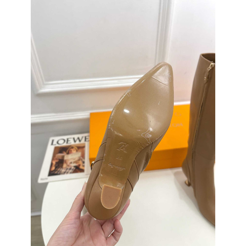 l**is V*t*n ankle boot heels with chain logo brown