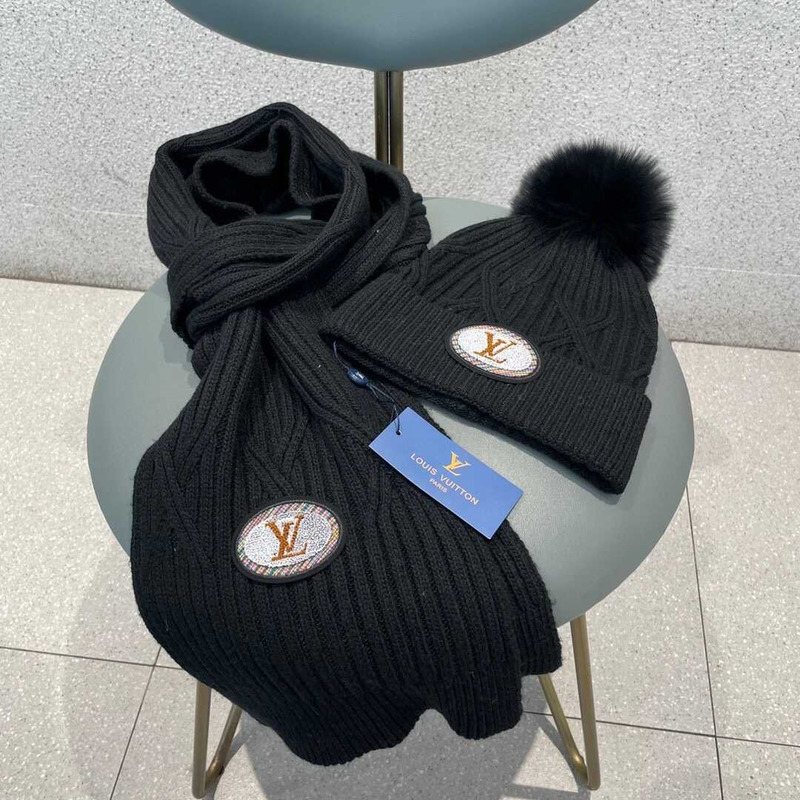 l**is V*t*n pom-pom cap and scarf black
