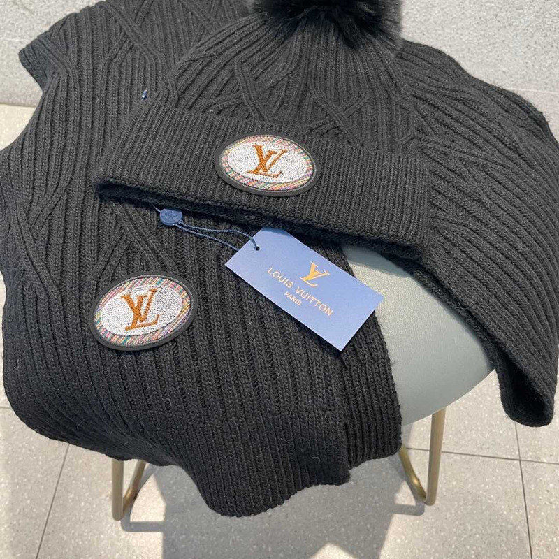 l**is V*t*n pom-pom cap and scarf black