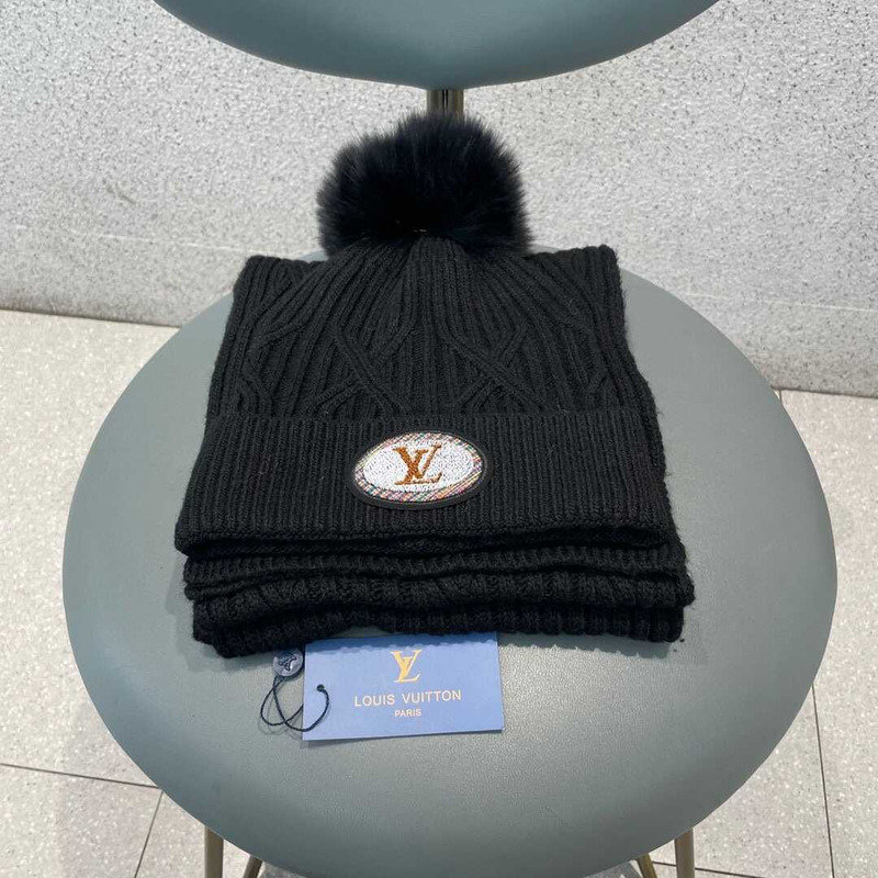 l**is V*t*n pom-pom cap and scarf black