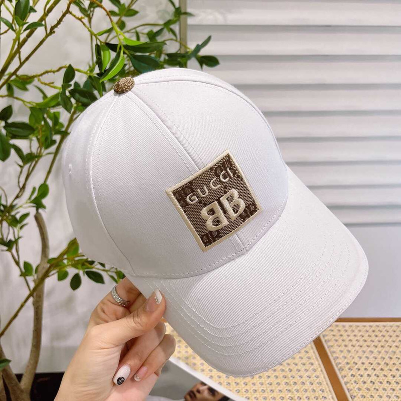 G*u*i baseball cap white