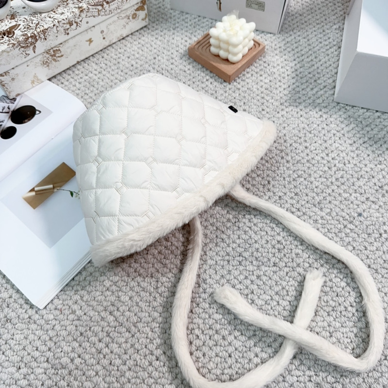 H**mes bucket cap white