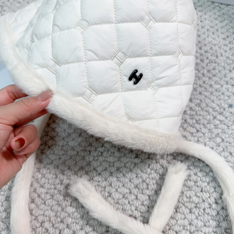 H**mes bucket cap white