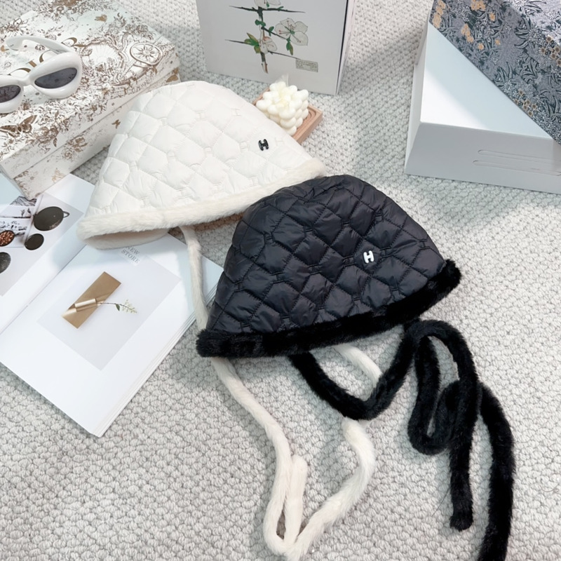 H**mes bucket cap black