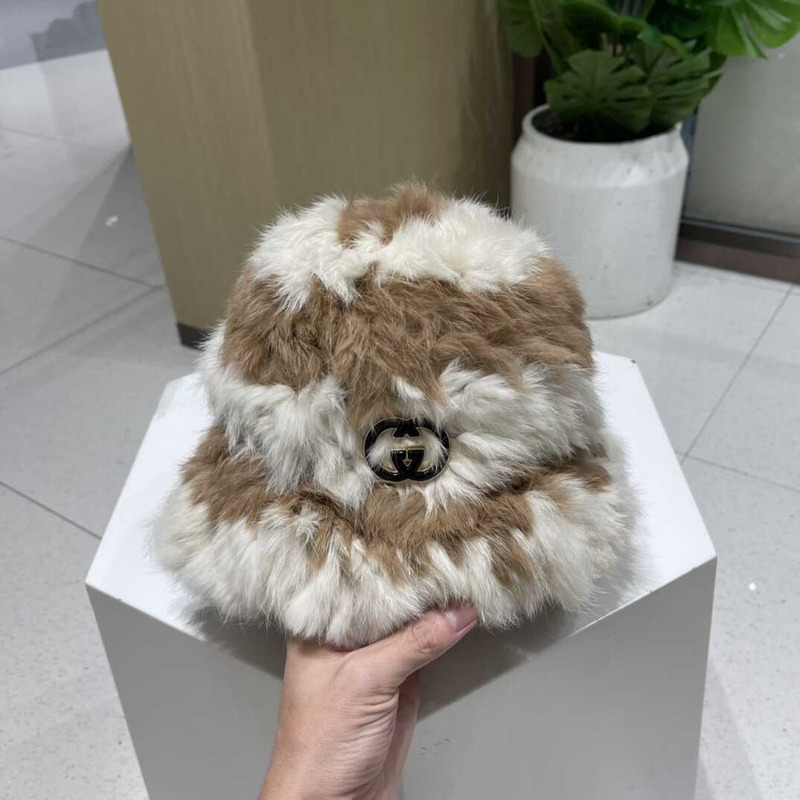 G*u*i gg fur bucket hat white&brown