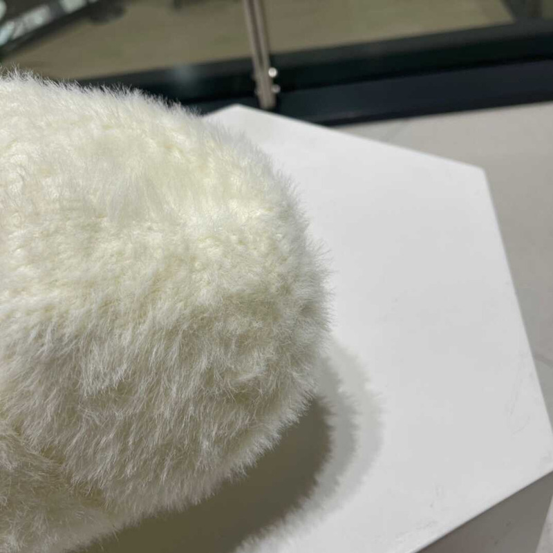 Pra*a knitted hat white