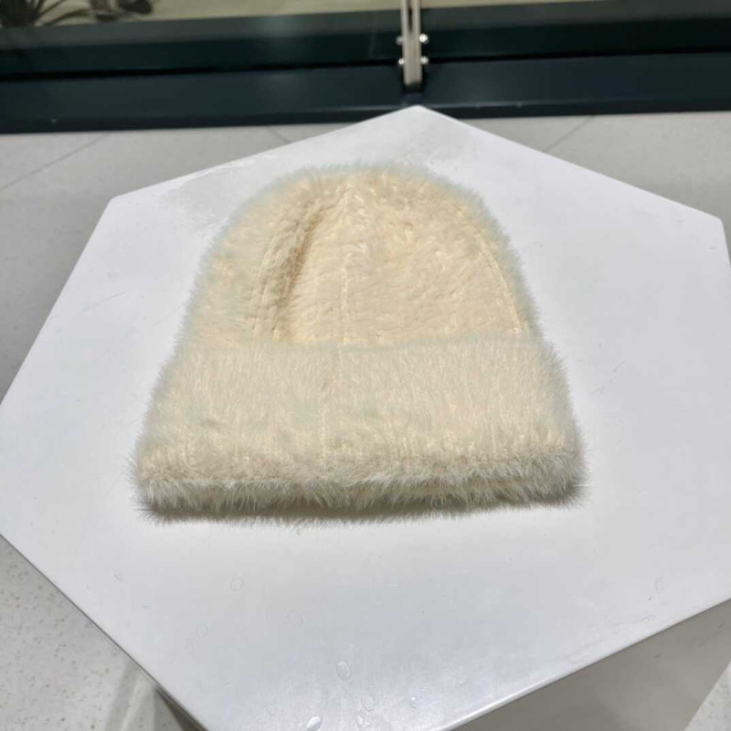 Pra*a knitted hat white