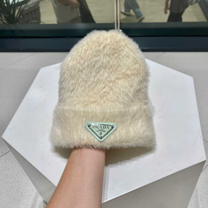 Pra*a knitted hat white