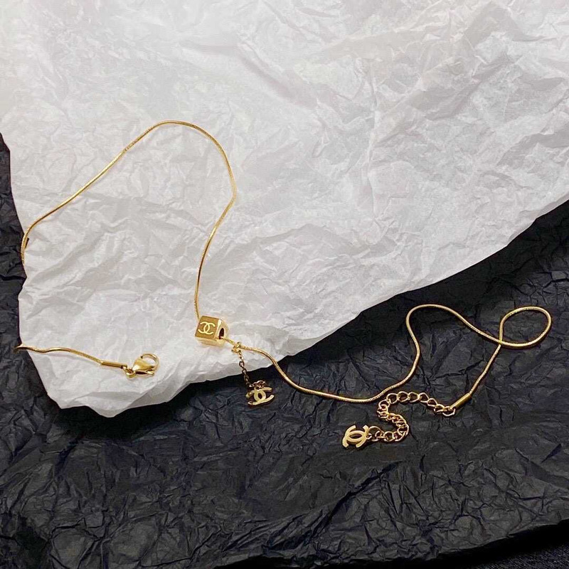 Ch*el cc pendant necklace gold