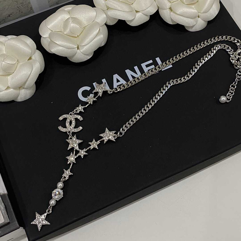 ch*el star Di*m*nd necklace