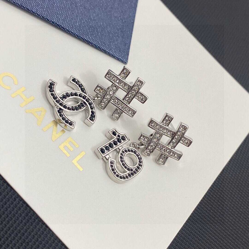 ch*el silver/Di*m*nd earrings ab8972 silver/black