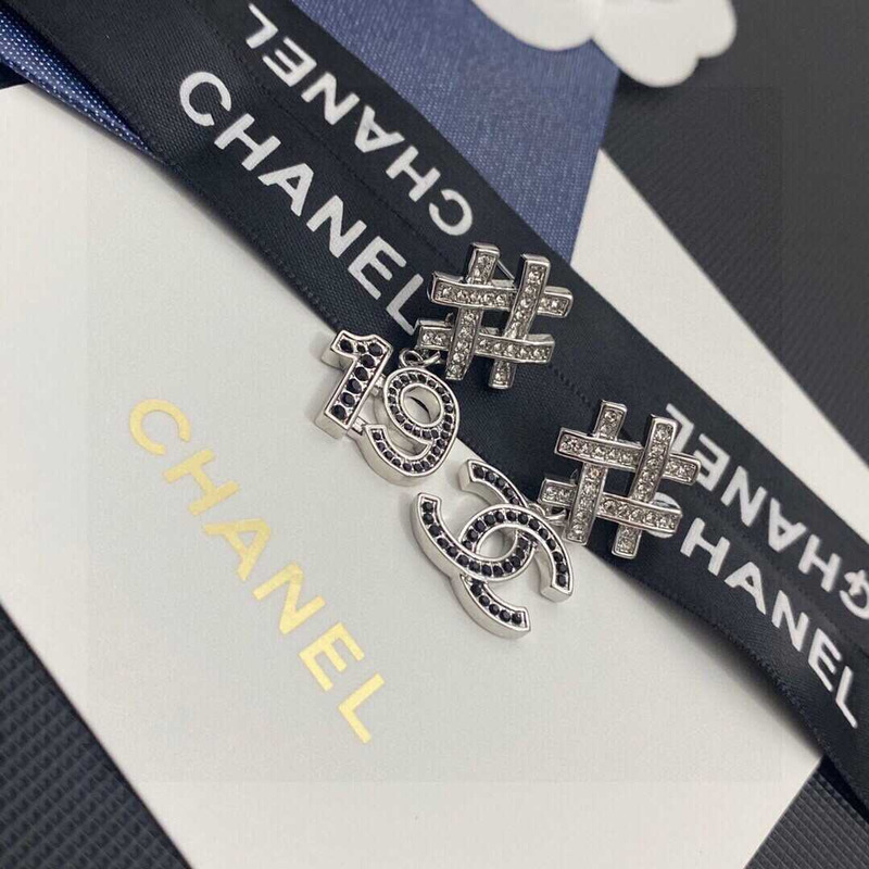 ch*el silver/Di*m*nd earrings ab8972 silver/black