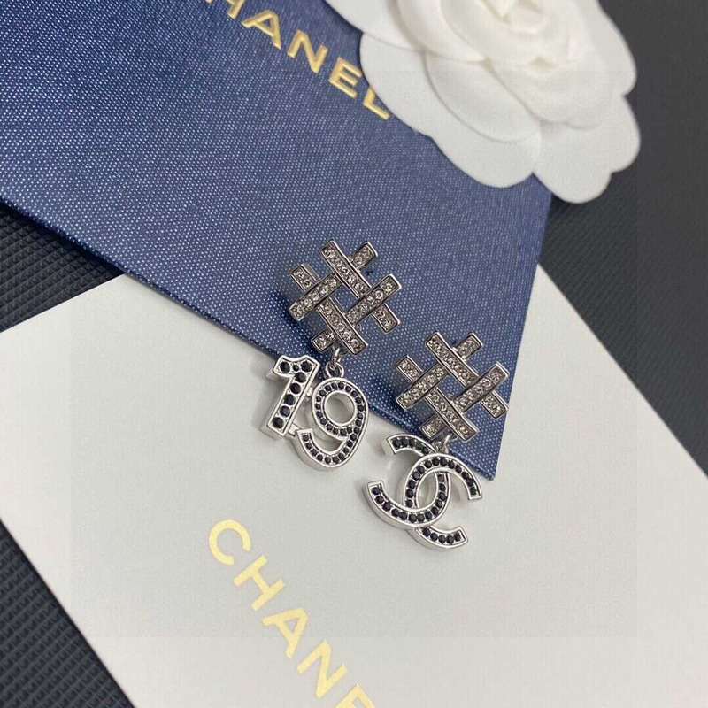 ch*el silver/Di*m*nd earrings ab8972 silver/black