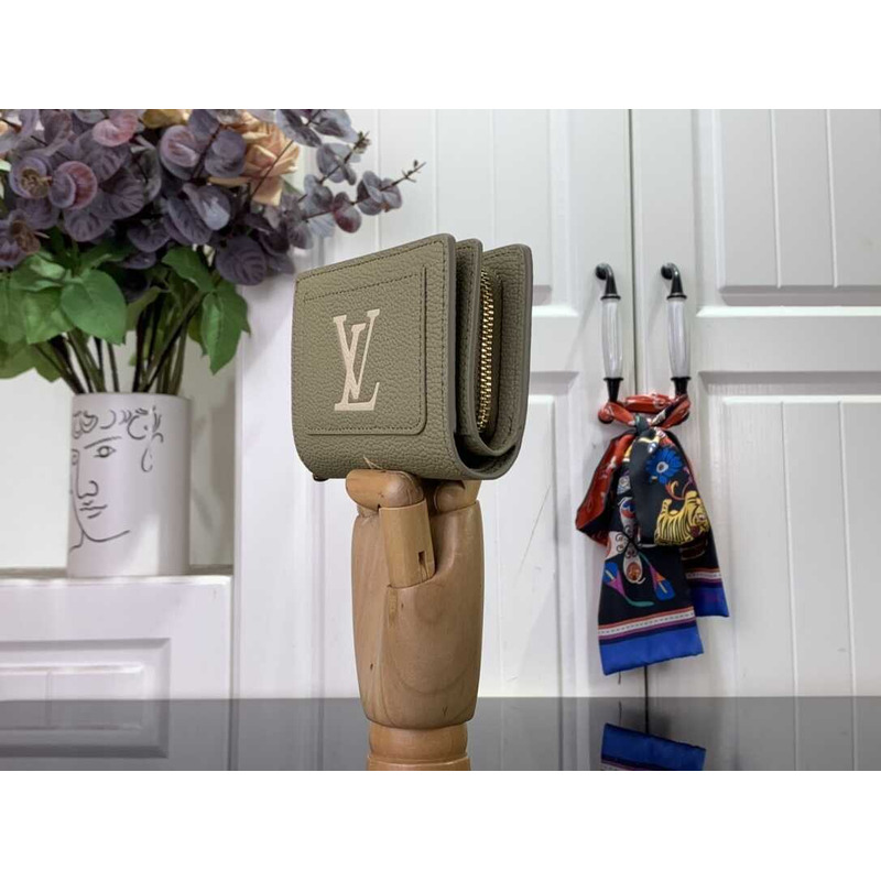 l**is V*t*n capucines xs wallet green