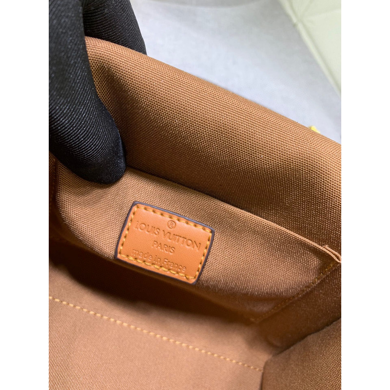 l**is V*t*n dauphine capitale monogram reverse