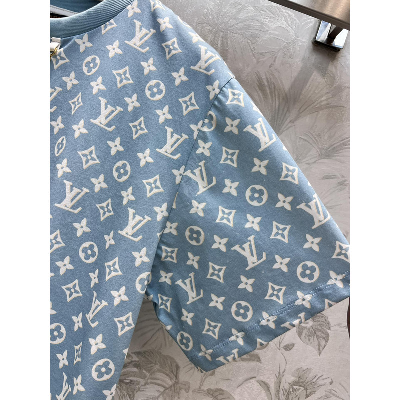 l**is V*t*n monogram with metal chain t-shirt blue