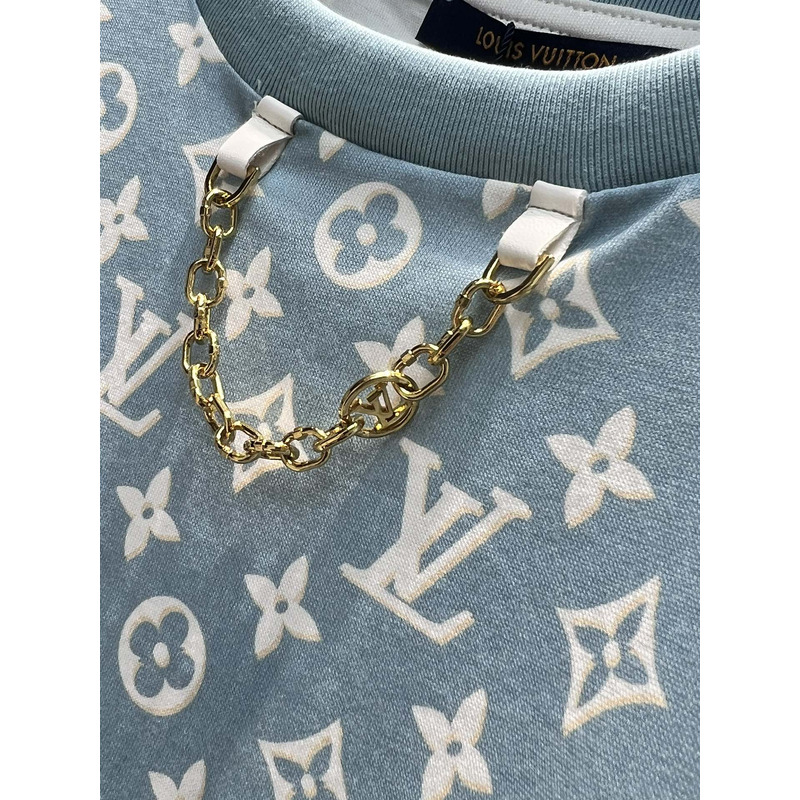 l**is V*t*n monogram with metal chain t-shirt blue