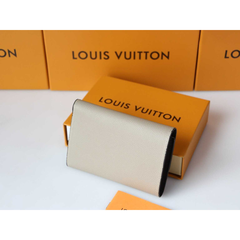 l**is V*t*n capucines wallet pebble color