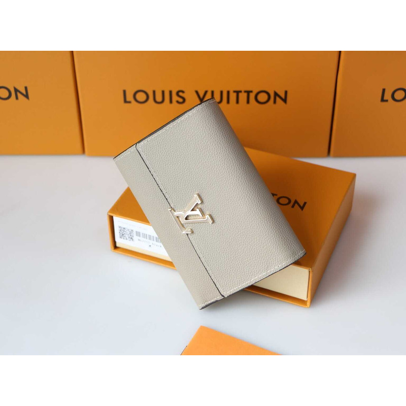 l**is V*t*n capucines wallet pebble color