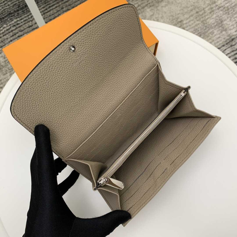 l**is V*t*n iris wallet pebble color