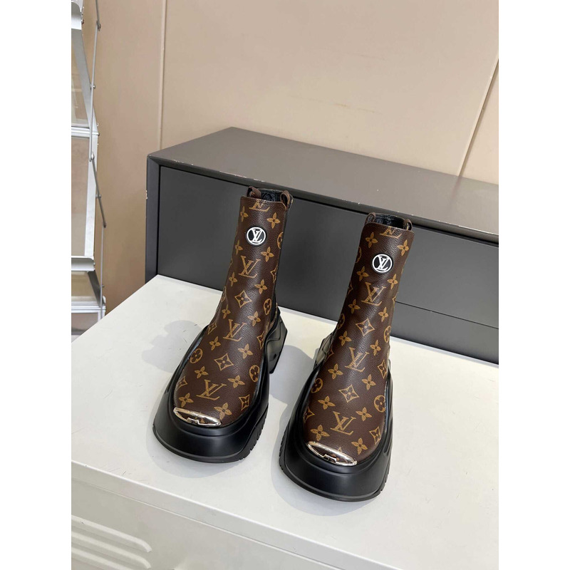 l**is V*t*n beaubourg ankle boots monogram