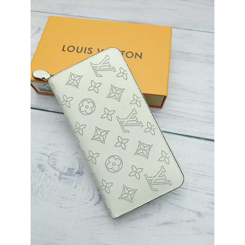 l**is V*t*n zippy wallet white