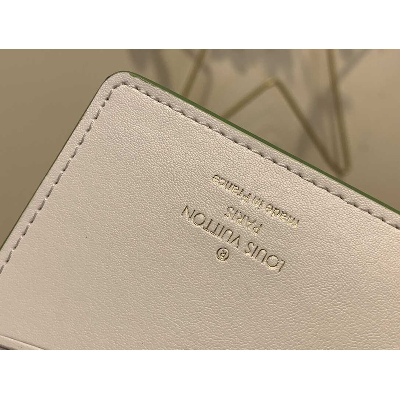 l**is V*t*n taurillon wallet green