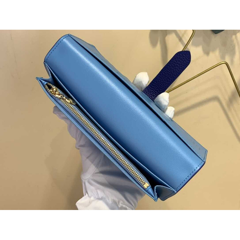 l**is V*t*n taurillon wallet blue