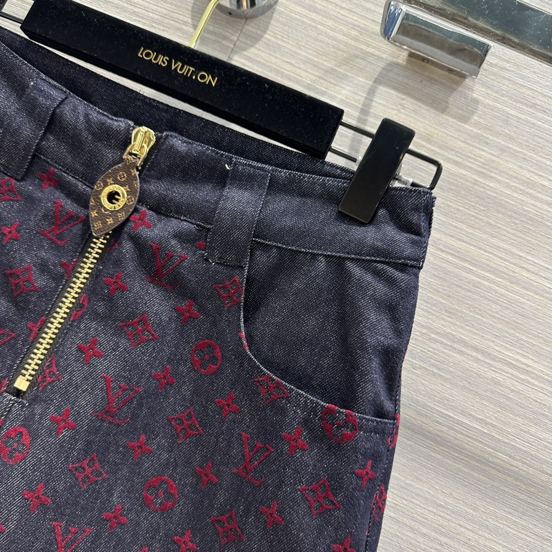 l**is V*t*n monogram casual style street style logo shorts navy and red