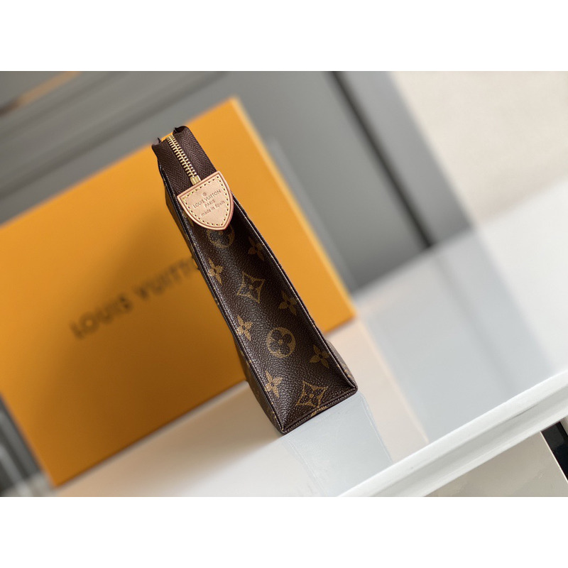 l**is V*t*n pochette monogram