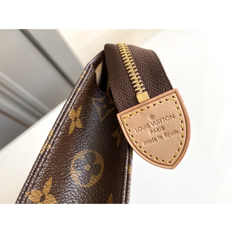 l**is V*t*n pochette monogram