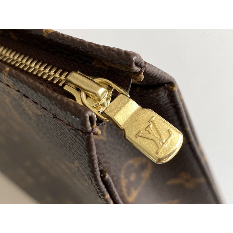 l**is V*t*n pochette monogram