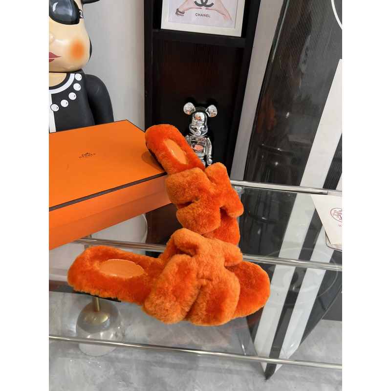 H**mes oran sandal in shearling orange