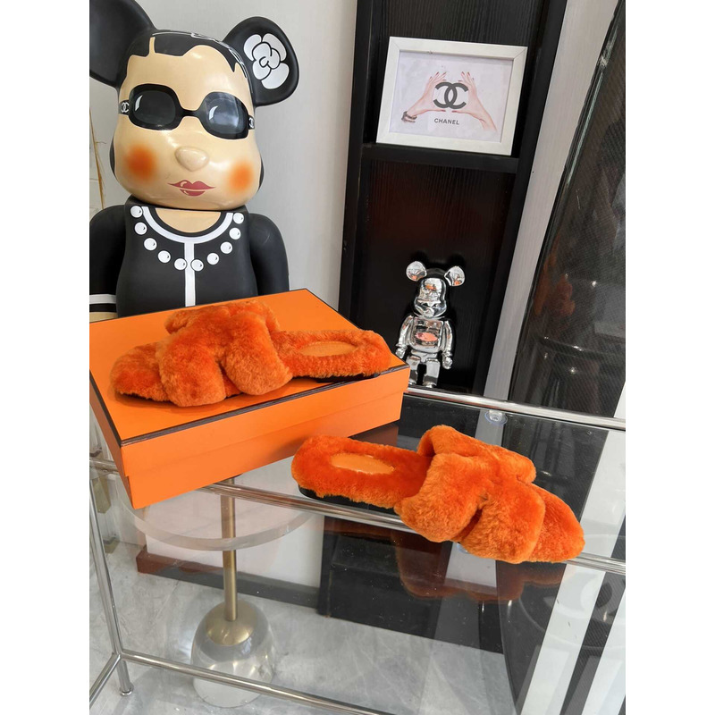 H**mes oran sandal in shearling orange