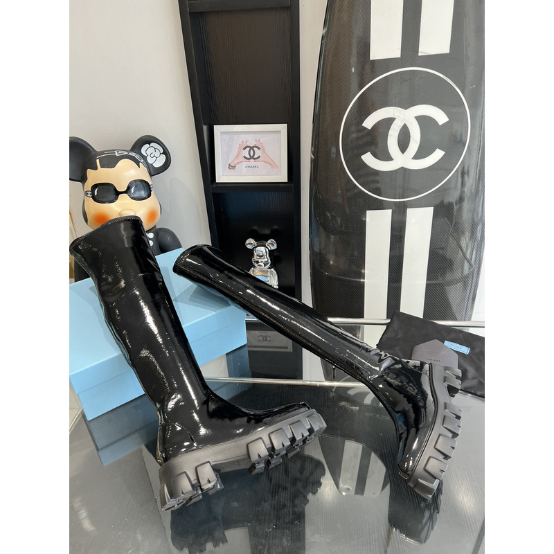 Pra*a women monolith pointy technical patent leather boots black