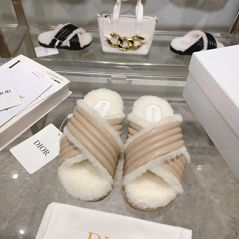 D*or ch**an d-cross slide beige