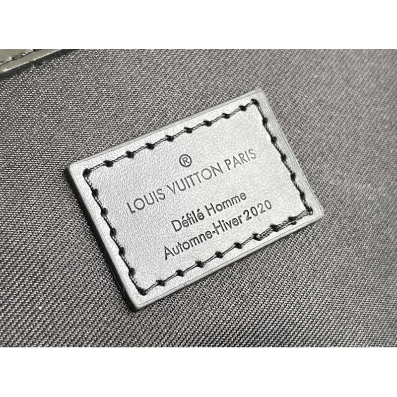 l**is V*t*n keepall bandoulière 50 embossed taurillon monogram cowhide leather bag black and white