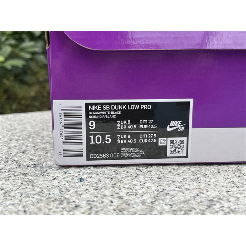Nike SB Dunk Low Black Gum