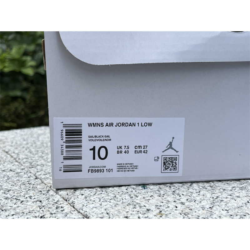 Jordan Wmns Air Jordan 1 Low Top Black And White