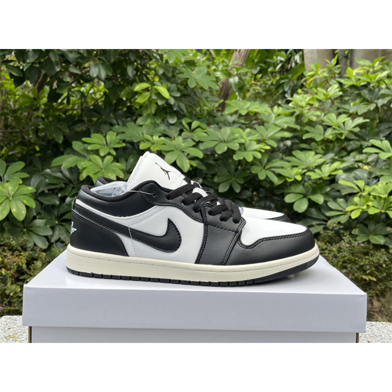 Jordan Wmns Air Jordan 1 Low Top Black And White